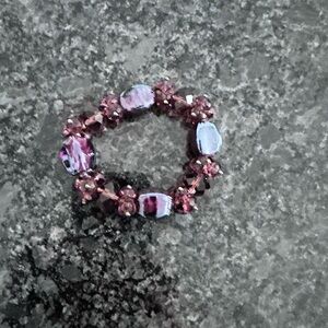 Elegant purple crystal
Beaded bracelet .